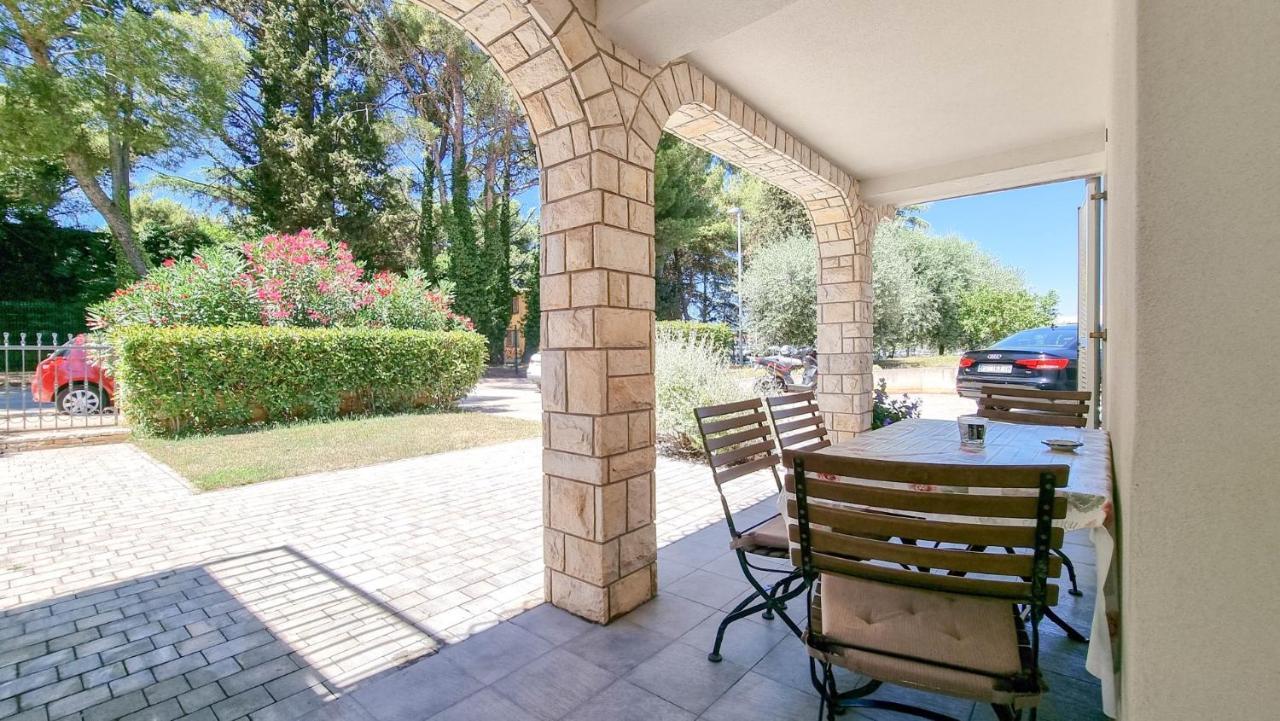 Ena Lägenhet Novigrad Istria Exteriör bild