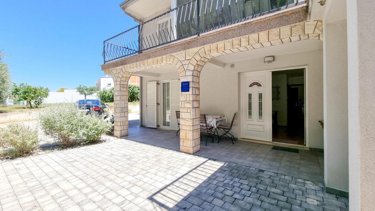 Ena Lägenhet Novigrad Istria Exteriör bild